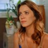 Laura (Nathalia Dill) está investigando a identidade de sua mãe e desconfia que ela possa ser Adriana (Totia Meireles), em 'Alto Astral'