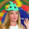 Angélica experimenta um modelo de chapéu diferente no 'Estrelas': 'Achei esse uma coisa bem estranha'