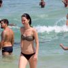 Nathalia Dill exibe a boa forma em uma praia carioca em dia de folga das gravações da novela 'Alto Astral'
