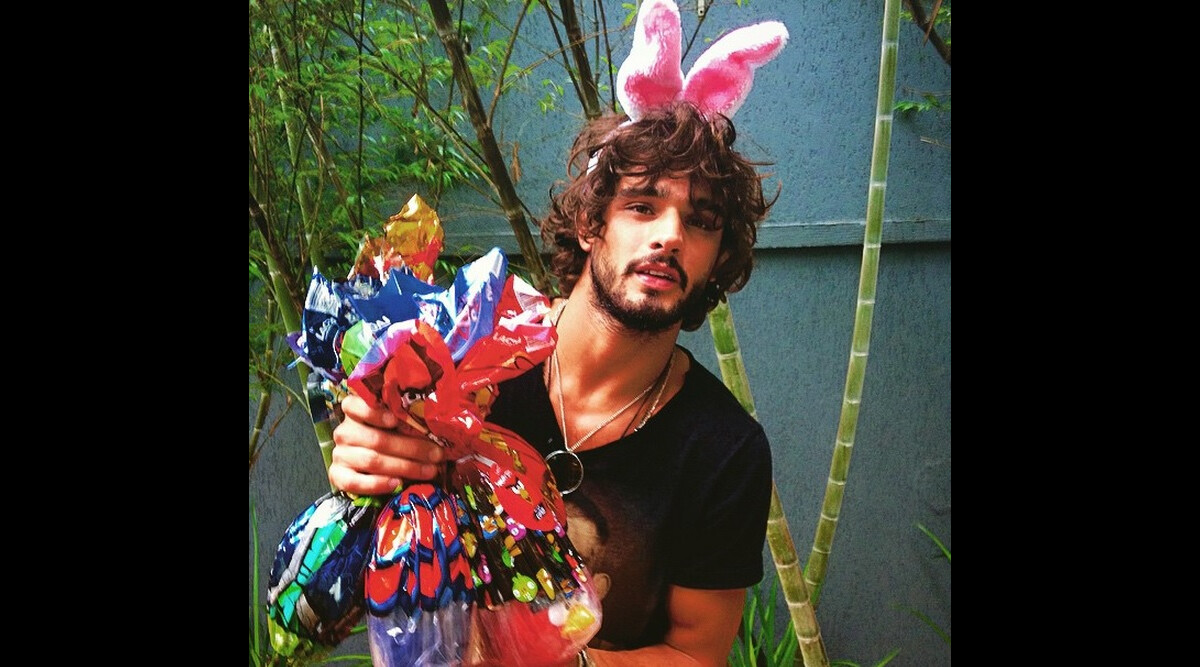 Marlon Teixeira se veste de coelhinho para evento de Páscoa em orfanato -  Purepeople