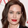 Angelina Jolie se submete a cirurgia para retirada de trompas e ovário: 'Você sabe pelo o que vive e o que importa', declarou a mulher de Brad Pitt a uma publicação americana, nesta segunda-feira, 23 de março de 2015