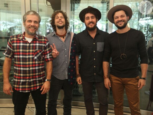 Grupo Suricato, banda revelada no reality musical da Globo 'SuperStar', foi anunciado como uma das atrações do palco Sunset nesta terça-feira, 24 de março de 2015