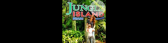 Rafa Justus e Ticiane Pinheiro posam na Jungle Island em Miami, nos Estados Unidos