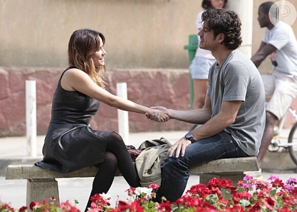 Bento (Marco Pigossi) aceita a proposta de Malu (Fernanda Vasconcellos) para se tornar uma celebridade e dar uma lição em Amora (Sophie Charlotte), em 'Sangue Bom