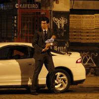 Mateus Solano grava cena de 'Amor à Vida' em que Félix joga bebê no lixo