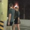 Taylor Swift e Calvin Harris saem juntos de supermercado em Nashville
