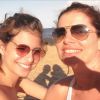 Débora Bloch posa com a filha Júlia na praia. Atriz mostra fotos exclusivas de arquivo pessoal à Angélia, no programa 'Estrelas' deste sábado, 28 de março de 2015