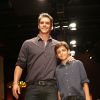 O ator e o filho mais velho, de 11 anos, desfilaram pela marca VRK