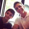 O ator e apresentador postou uma foto no Instagram almoçando com o filho em São Paulo