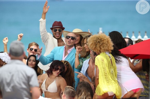 Jeniffer Lopez e o rapper Pitbull gravam clipe de 'Live it Up' em Fort Lauderdale, na Flórida, nos Estados Unidos