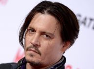 Johnny Depp coloca pino na mão após acidente no set e atrasa filmagens por 1 mês