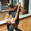 Zilu Godoi faz aula de dança para exibir boa postura na TV: 'Quero me soltar'