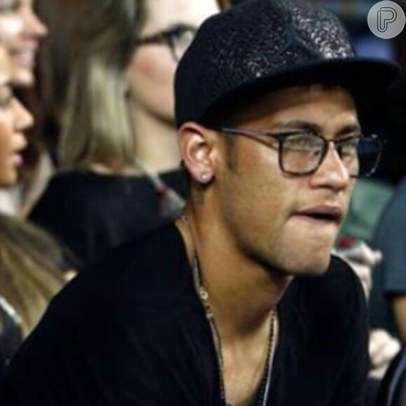 Por diversas vezes, Neymar foi filmado pelas câmeras do ginásio de basquete