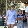 Reese Witherspoon mostra a novidade em passeio com o filho, Deacon Phillippe, de 9 anos