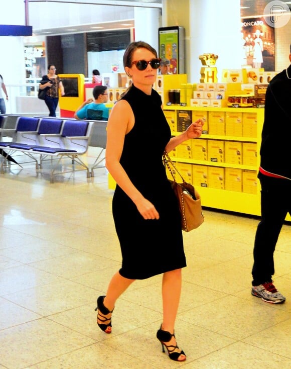 Mariana Ximenes esteve no aeroporto Santos Dumont, no Rio de Janeiro