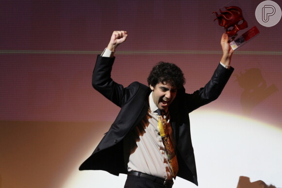 George Sauma vence prêmio de Melhor Ator por 'Pedro Malazarte e a arara gigante' no Prêmio Zilka Sallaberry de Teatro Infantil
