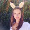 Na Páscoa, a modelo postou foto com orelhas de coelho em seu Instagram