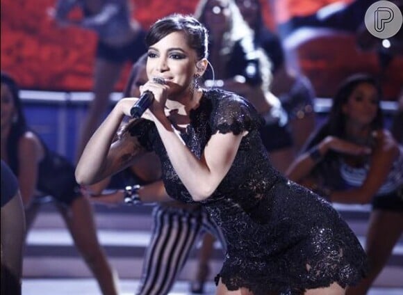 Anitta celebra marco na carreira com 'Show das Poderosas'. Veja a evolução da cantora!