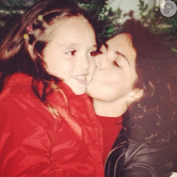 Isabelle se declarou para a mãe no Instagram com uma foto de infância: 'Mãe querida, companheira, dedicada e ser humano incrível... Espero ser como você um dia! Te amo'