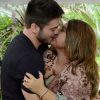 Preta Gil beija o noivo Rodrigo Godoy no programa 'Estrelas'