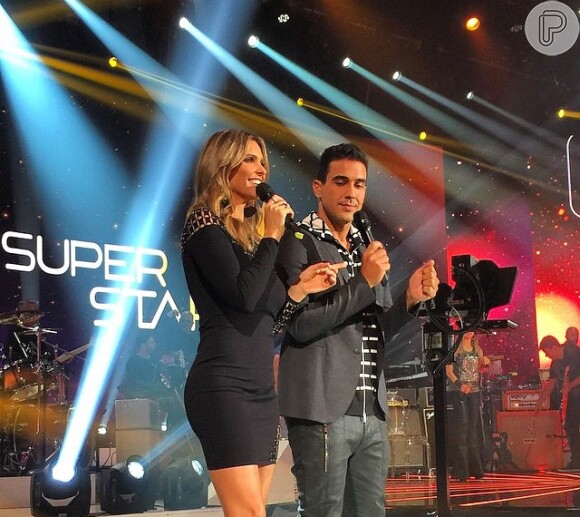 André Marques comandou a estreia da segunda temporada do 'SuperStar', neste domingo (12), ao lado de Fernanda Lima