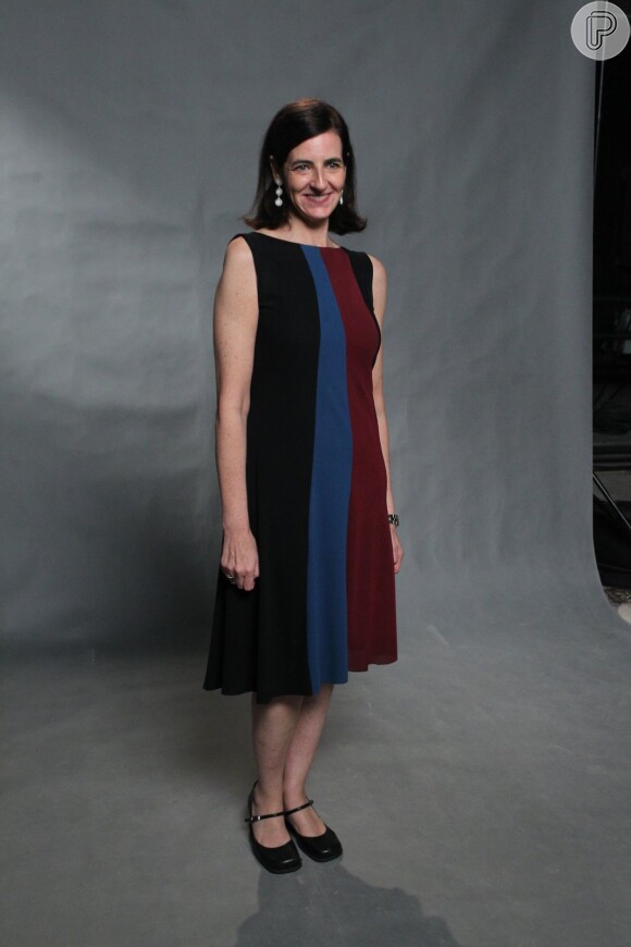 Depois de atuar em 'Carrossel, no SBT, a atriz Ilana Kaplan retorna à Globo e escolheu um vestido listrado para a coletiva