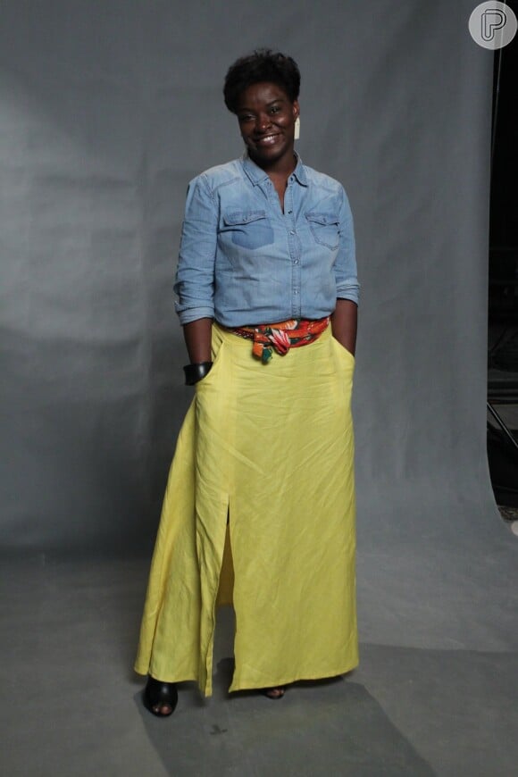 Depois de fazer 'Cheias de Charme' (2012), Olívia Araújo também está no elenco da próxima novela das sete e foi ao evento com blusa jeans, saia longa amarela e usou uma faixa colorida como cinto
