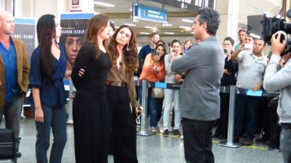 'Salve Jorge': veja fotos de Lívia (Claudia Raia) e Wanda algemadas em aeroporto