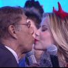 Seu Batista ganha beijo de assistentes de palco, no 'Tudo Pela Audiência'