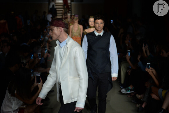 Elenco gravou sequência da novela 'Verdades Secretas' na São Paulo Fashion Week, na tarde desta quinta-feira, 16 de abril de 2015