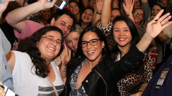 Wanessa e Rodrigo Simas participam de feira de óculos e posam com fãs