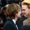 Nicole Kidman e Keith Urban protagonizam cenas de romantismo em Cannes