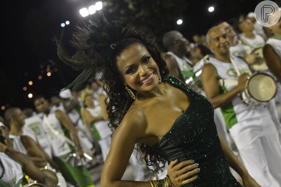 Quitéria Chagas durante ensaio da escola de samba Império Serrano
