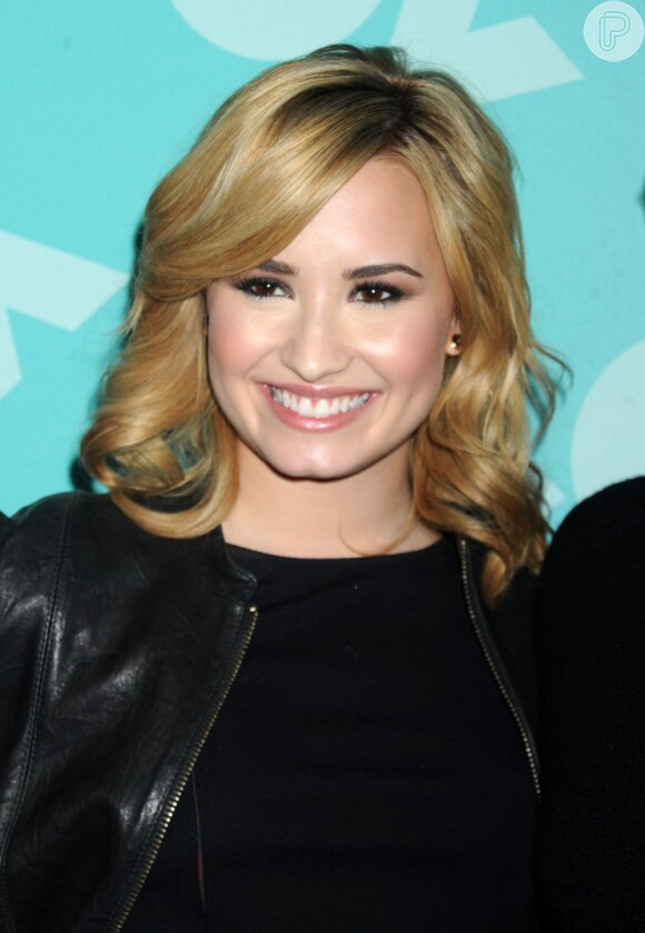 Demi Lovato terá que retirar as amígdalas, em 21 de maio de 2013