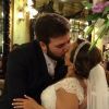 O beijo de Duda Little e Rodrigo Veiga já casados