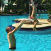 Durante as férias de janeiro, Rafaella Justus brincou com o pai em piscina de Miami, nos Estados Unidos
