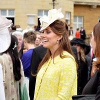 Kate Middleton exibe barriga de sete meses de gravidez no palácio de Buckingham