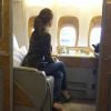 Na segunda-feira (27), Marina Ruy Barbosa postou uma foto dentro do avião viajando de primeira classe e vários fãs comentaram. 'É muita riqueza e elegância'