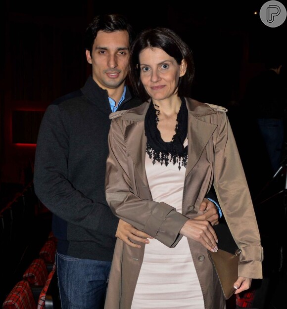 Malga Di Paula e Felipe Batista assistem ao espetáculo 'Cisnes', em 22 de maio de 2013