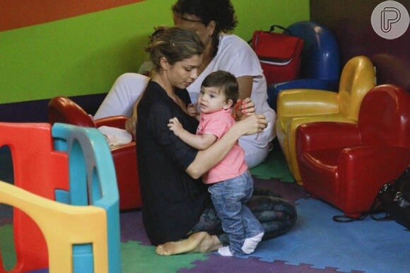 Sofia, filha de Grazi Massafera e Cauã Reymond, completa 1 ano em 23 de maio de 2013