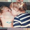 Certa vez, Xuxa compartilhou uma imagem em que aparece beijando carinhosamente a filha, Sasha