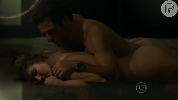 Em cena com Rodrigo Lombardi na novela 'Verdades Secretas', Camila Queiroz exibiu toda sua sensualidade