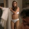 Paula Burlamaqui exibiu ótima forma de lingerie em cena na novela 'Avenida Brasil'