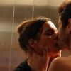 Mari (Bruna Marquezine) e Benjamin (Maurício Destri) trocaram o primeiro beijo presos num elevador, na novela 'I Love Paraisópolis'
