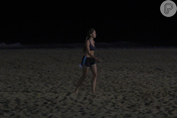 Para manter o corpo em forma, Bárbara corre nas praias de Ipanema e Leblon, Zona Sul do Rio