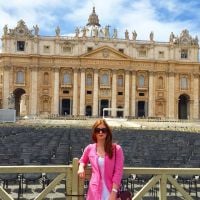 Marina Ruy Barbosa é clicada em frente ao Vaticano em viagem pela Itália