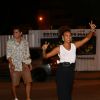 Bruno Gissoni e Sheron Menezzes foram ao aniversário da diretora Maria de Médicis em um bar da Zona Oeste do Rio, na noite desta quinta-feira, 21 de maio de 2015