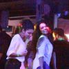 Juliana Alves se requebrou na festa de aniversário da diretora Maria de Médicis em um bar da Zona Oeste do Rio, na noite desta quinta-feira, 21 de maio de 2015