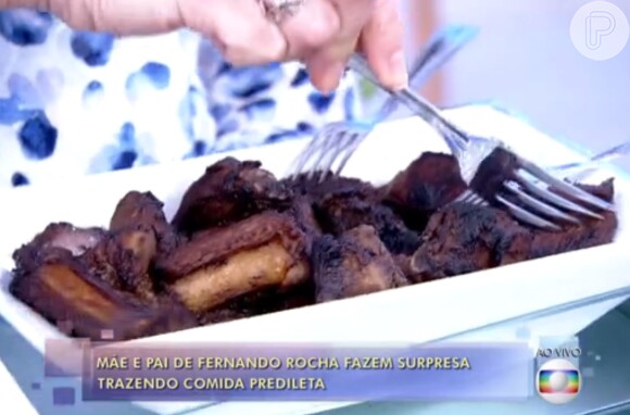 A costelinha de porco foi feita pela mãe do apresentador Fernando Rocha