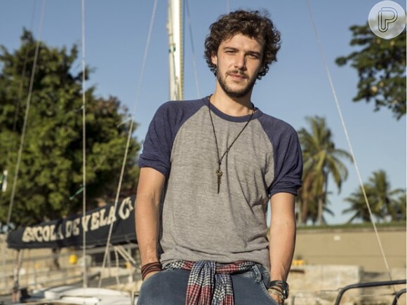 Pedro (Jayme Matarazzo) decide largar tudo no Rio de Janeiro voltar para Fernando de Noronha, para ficar perto do filho, na novela 'Sete Vidas', em 3 de junho de 2015
